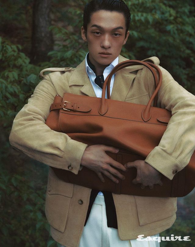 재킷 810만원대, 카디건·셔츠·스카프 가격 미정, 팬츠 110만원대, 더플백 720만원대 모두 랄프 로렌 퍼플 라벨. 