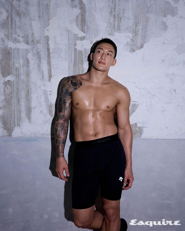 트레이닝 6인치 레깅스 부착형 쇼츠, 델타프로 어드밴스 러닝 슈즈 모두 데상트.