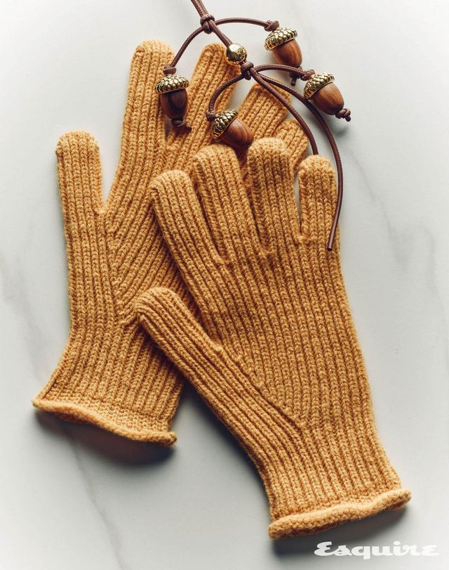 클라이드 글러브 7만8000원 로버트 매키 by 바버샵. 우든 아콘 참 가격 미정 로에베.