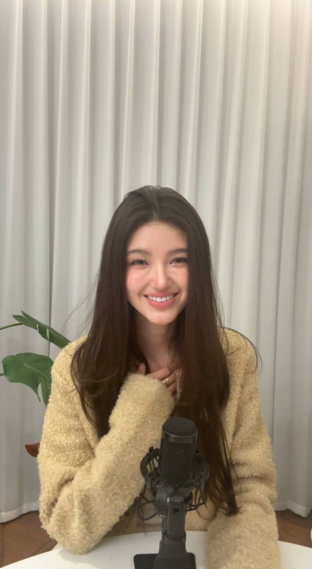 뉴진스 다니엘 라이브 방송 / 출처: 인스타그램 @dazzibelle