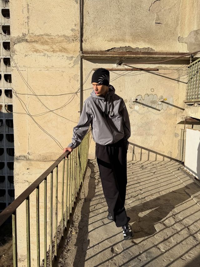 이미지 출처: 인스타그램 @5kmman, 3 @adi.gillespie, @thexshop_daejeon