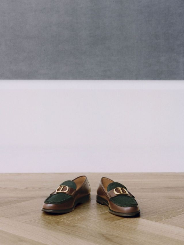 브라운 카프스킨의 디올 그랑빌 남성 로퍼 가격 미정 디올.