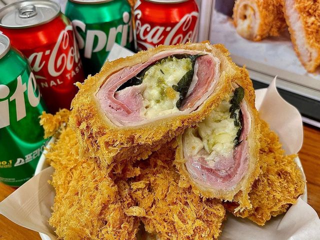 바삭마차 ‘할라피뇨&햄치즈롤까스’ 이미지. / 이미지 출처: 바삭마차 업체 인스타그램