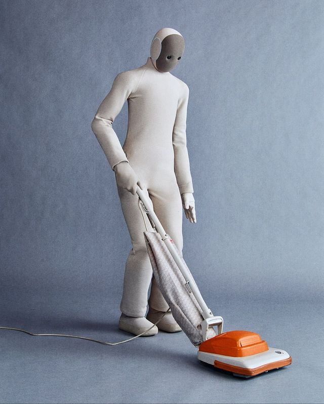 스스로 영상을 보며 업무를 배우는 로봇 1X 네오 / 이미지 출처: 1X 공식 SNS