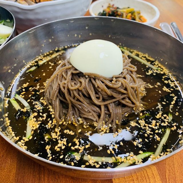 시원한 메밀물막국수, 스키와 보드를 즐기고 아침 식사로 제격이다 I 이미지 출처: 네이버 플레이스 묵사발