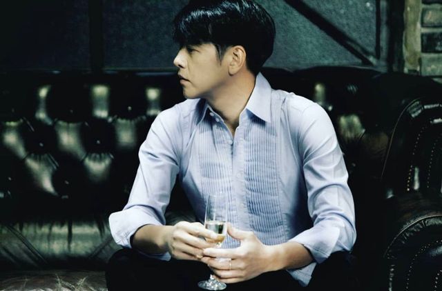 캐주얼한 셔츠룩을 입은 류시원. / 출처: 류시원 공식 인스타그램