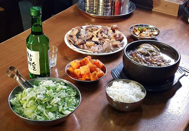 청진옥의 대표 메뉴 해장국과 내장 수육 I 이미지 출처: 네이버 플레이스 청진옥