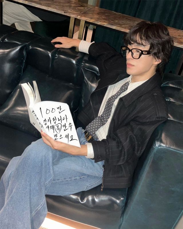 타이 포인트를 맞춘 구교환과 문가영/ 이미지 출처: 인스타그램(@namooactors, @m_kayoung).