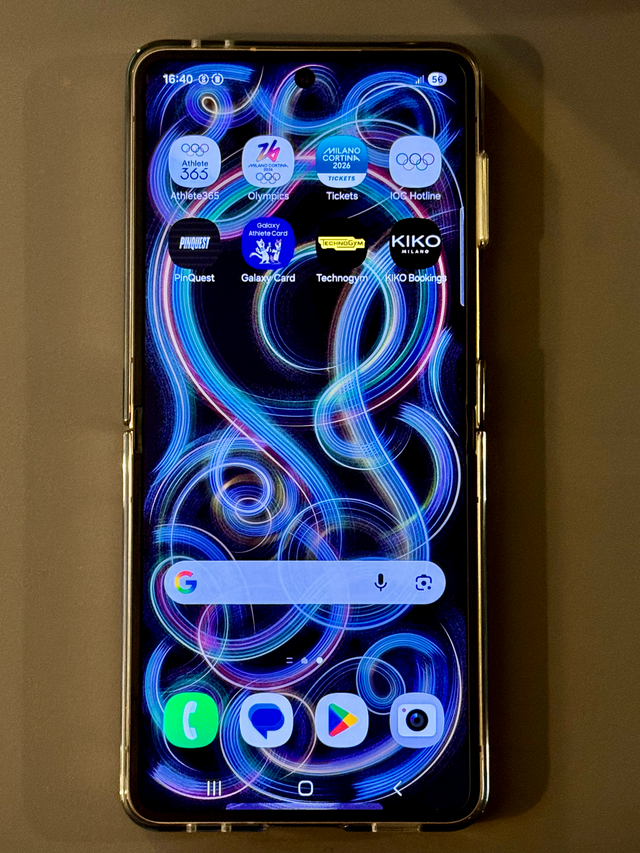 올림픽 에디션은 올림픽 기간 동안 선수들이 활용할 수 있는 다양한 앱과 서비스를 제공한다. 