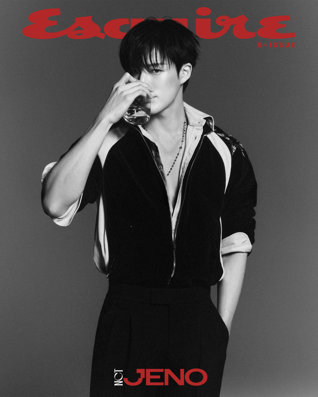 네크리스, 돌체앤가바나. 셔츠, 재킷, 팬츠, 신발 모두 발렌티노.