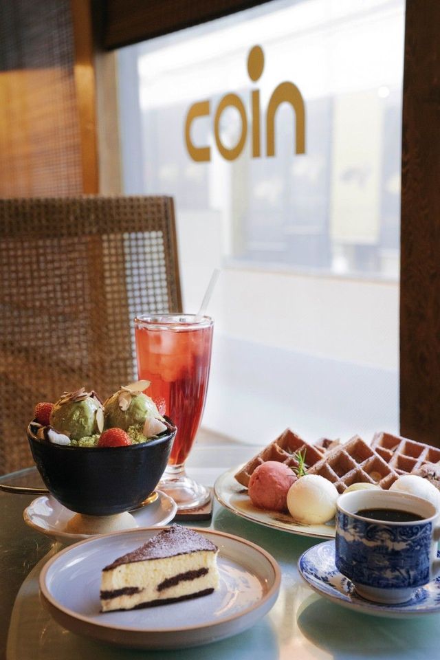 와플, 빙수, 케이크 등 다양한 디저트 메뉴를 즐길 수 있다. / 출처: 코인 명동1호점 네이버지도 업체 제공