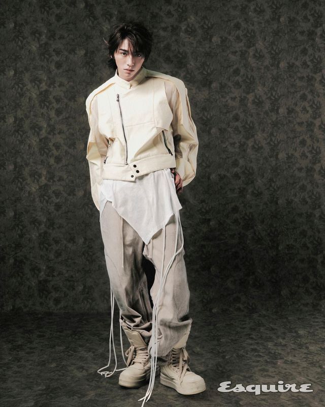 웹 인터뷰 안에서만 볼 수 있는 진범의 에스콰이어 화보 B컷