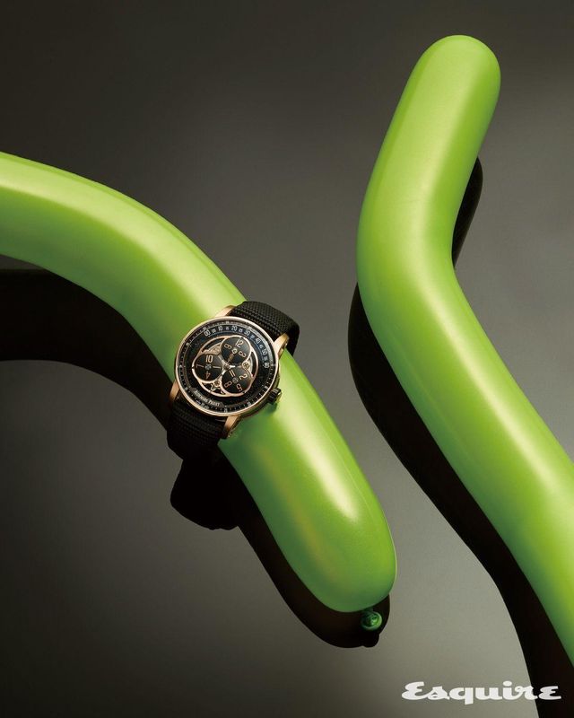 41mm 핑크 골드 케이스와 러버 코팅 스트랩의 코드 11.59 바이 오데마 피게 스타휠.