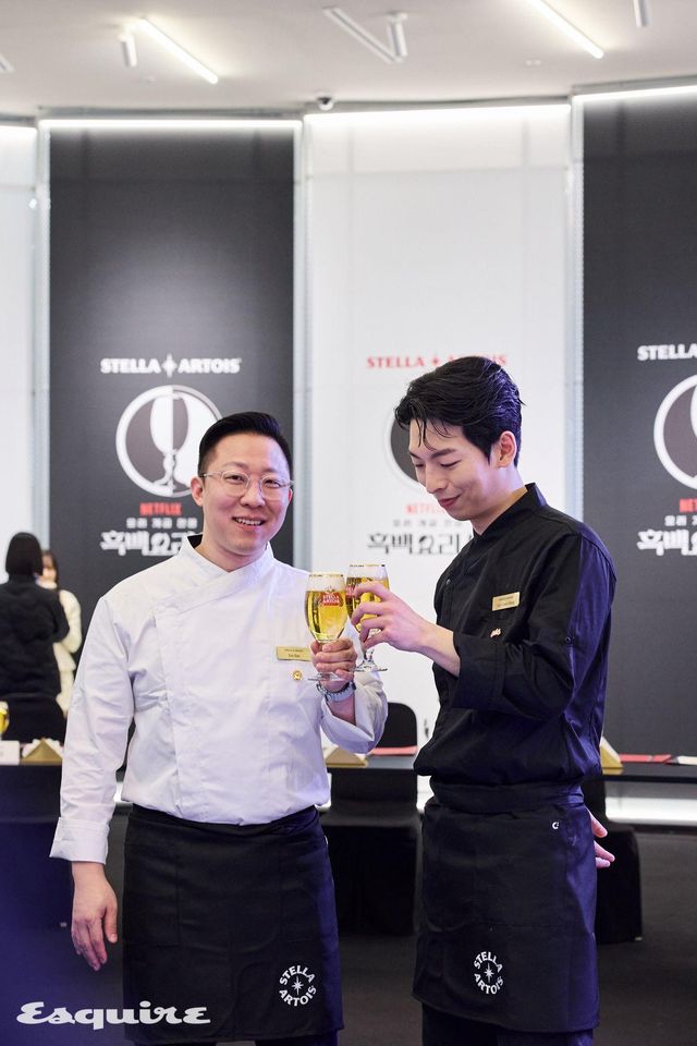 퍼펙트하게 서브된 스텔라 아르투아로 하는 스승과 제자의 건배. 