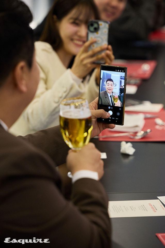 정호연 셰프와 장난을 치고 있는 박은영 셰프. 