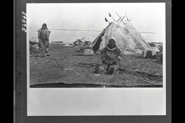  알래스카와 캐나다 북부, 그린란드 일대에 걸쳐 사용된 이누이트 고글 / 이미지 출처: Canadian Museum of History