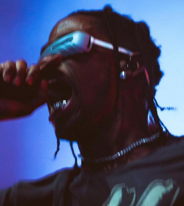 2022년 런던 O2 아레나 공연에서 트래비 스캇이 착용한 아이웨어 / 이미지 출처: 인스타그램 @travisscott