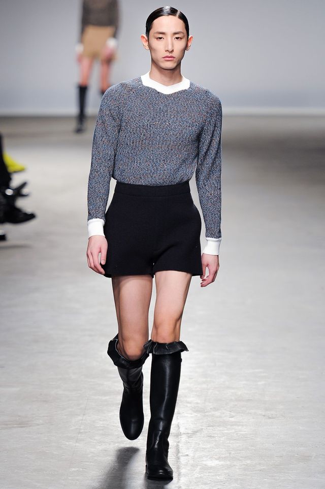 J.W. 앤더슨의 2013 F/W 남성복 컬렉션 런웨이 속 이수혁의 모습. / 이미지 출처: JW 앤더슨. 