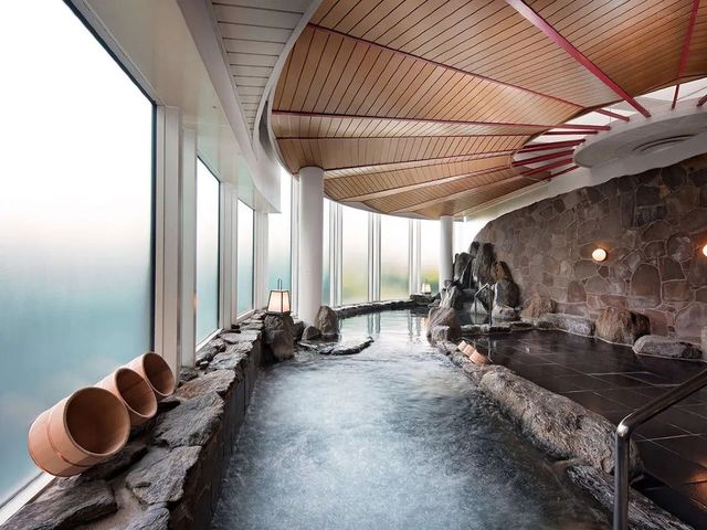 힐튼 후쿠오카 시 호크의 대욕탕. / 이미지 출처: 힐튼 후쿠오카 시 호크