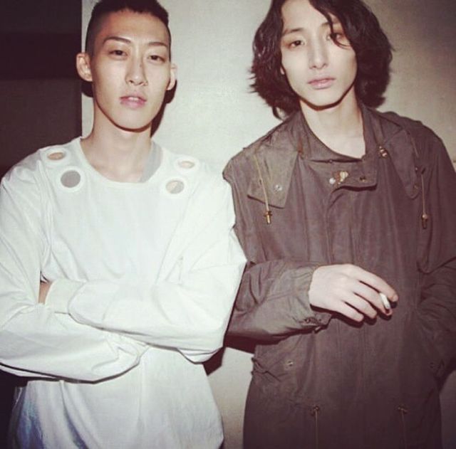 2000년대 후반, 스타일리스트 양승호와 함께 찍은 사진. / 이미지 출처: cyworld.com(이수혁 미니홈피)