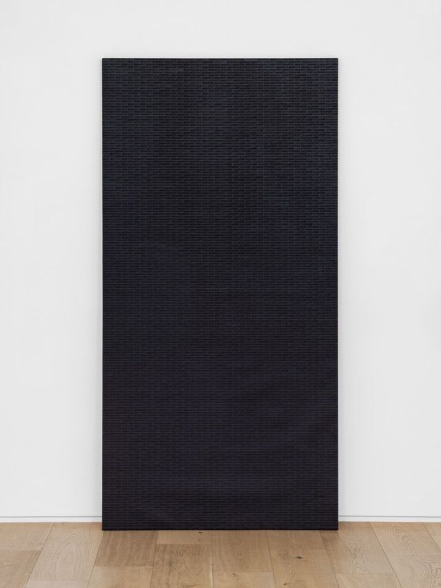 마리아 타니구치. 〈무제 (Untitled)〉, 2025. 캔버스에 아크릴릭 그리고 연필. 228 x 114 cm. © Maria Taniguchi. 사진: 전병철