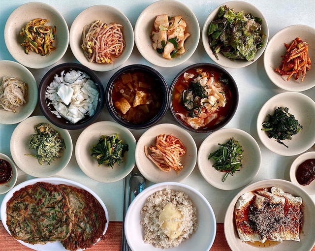 장릉 인근 보리밥 한 상. 영월의 소박한 정성을 맛보기에 좋은 한 상이다. / 이미지 출처: 시티컷 인스타그램 @city_cut_