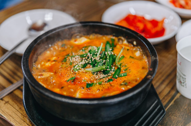 또다른 대표 메뉴 다슬기 순두부 해장국. 순두부 해장국에 다슬기 풍미가 더해져 국물의 깊이가 살아난다. 이미지 출처: 네이버 블로그 불친절한희준씨