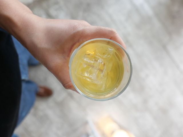 지난해 출시된 스크류바 녹차는 상큼한 사과와 딸기 향이 느껴지는 녹차, ‘스크류바’의 아기자기한 맛이 느껴진다. / 출처: 퍼머넌트 해비탯 인스타그램(@permanent.habitat) 