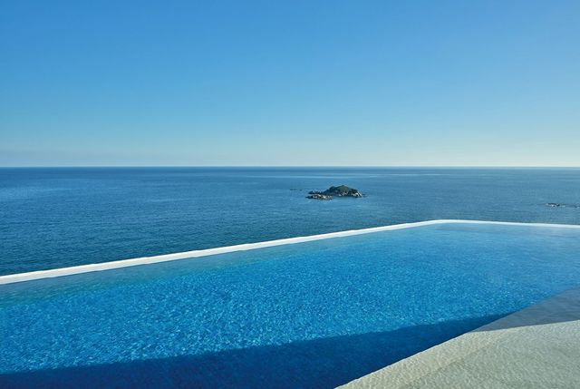 윈덤강원고성의 자랑인 옥상 인피니티 풀. 