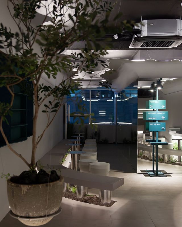 공원처럼 탁 트인 공간이 인상적이다. / 출처: 콘티뉴이티 인스타그램(@continuity.kr) 