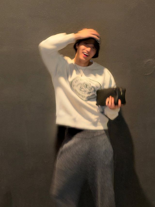 본인을 성능 고장난 로봇이라고 칭하기도 / 이미지 출처: 인스타그램 @rlawodnjs_