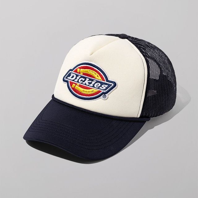클래식한 디키즈 빅로고 트러커 메시 캡 / 이미지 출처: 디키즈