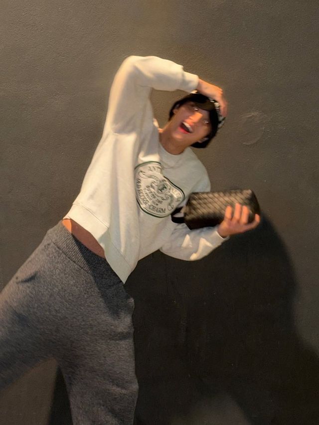 본인을 성능 고장난 로봇이라고 칭하기도 / 이미지 출처: 인스타그램 @rlawodnjs_