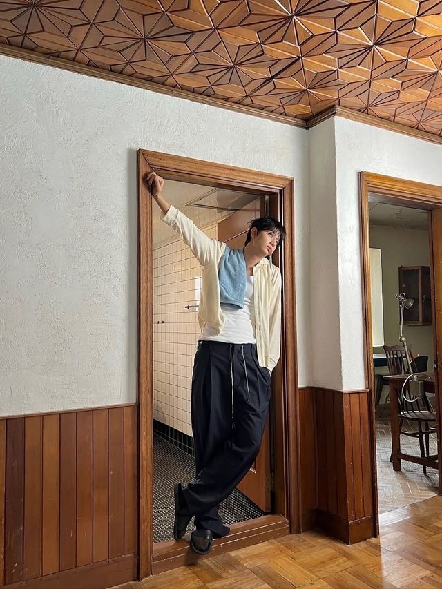 문짝남 그 자체인 모습 / 이미지 출처: 인스타그램 @rlawodnjs_