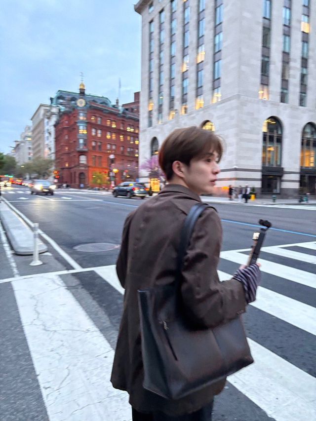 스트라이프 롱 슬리브로 포인트를 준 아사히 / 이미지 출처: 트레저 위버스 커뮤니티