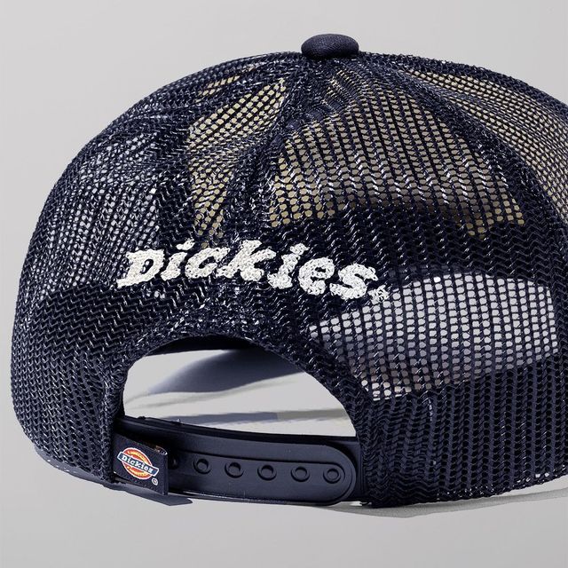클래식한 디키즈 빅로고 트러커 메시 캡 / 이미지 출처: 디키즈