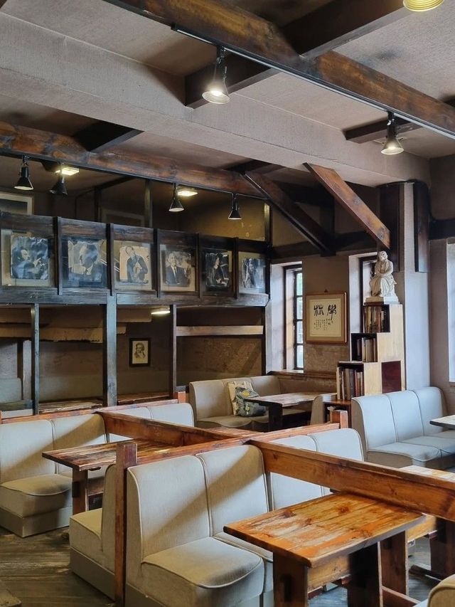 킷사텐을 연상케 하는 분위기의 오랜 카페. 이미지 출처 : 네이버 스마트플레이스 @학림