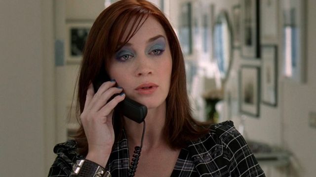 원하던 일을 놓치고 복잡한 감정에 휩싸인 에밀리 | 출처: 게티이미지