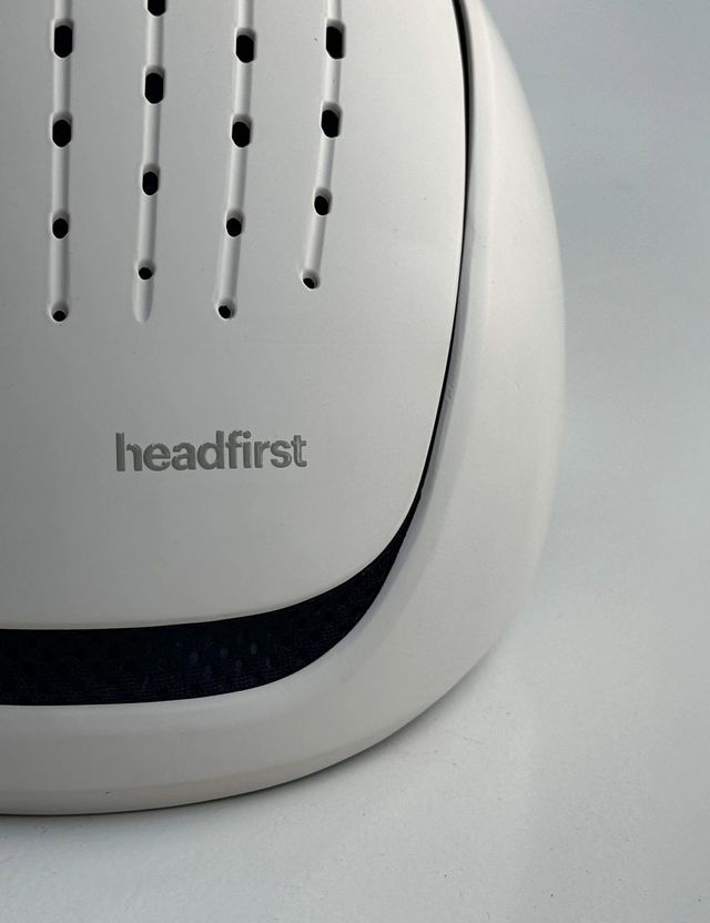 누르기만 하면 두상에 맞춰 조여지는 '세이프핏' 시스템을 가진 헤드퍼스트 에코 프로 / 이미지 출처: 헤드퍼스트 홈페이지