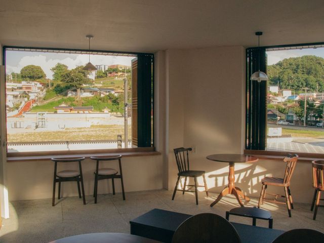 창밖 넘어 보이는 풍경이 아름답다. / 출처: 네이버 지도 업체 제공