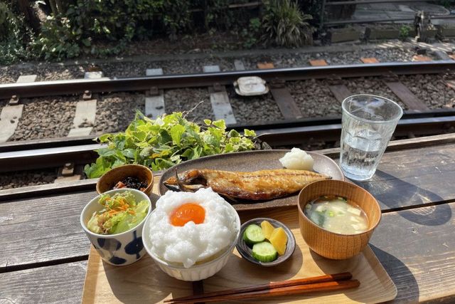 한 끼 든든하게 채우기 좋은 생선구이 밥상 / 이미지 출처: Tokyo Day Trip Kanagawa Travel Info