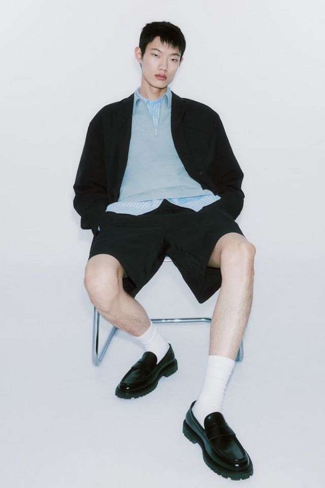 한여름까지 쇼츠 트라우저와 스타일링이 가능한 루즈핏 재킷 / 이미지 출처: H&M 공식 홈페이지