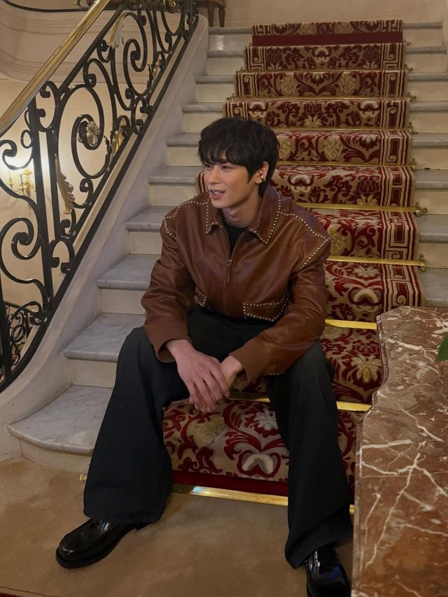 발렌시아가 쇼에 참석한 더보이즈 주연 / 이미지 출처: 인스타그램 @tbzuyeon