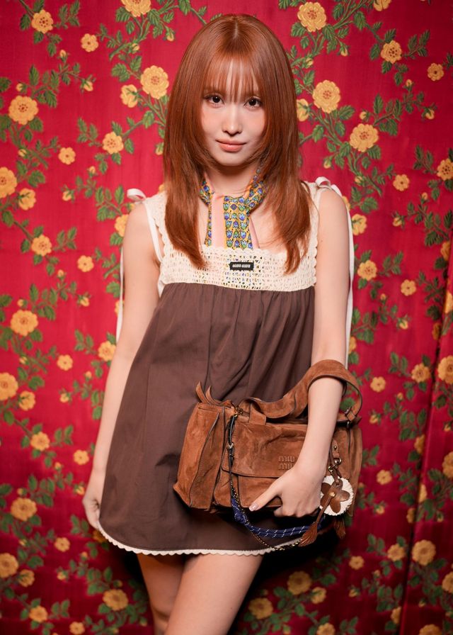 미우미우 쇼에 참석한 트와이스 모모 / 이미지 출처: 게티이미지