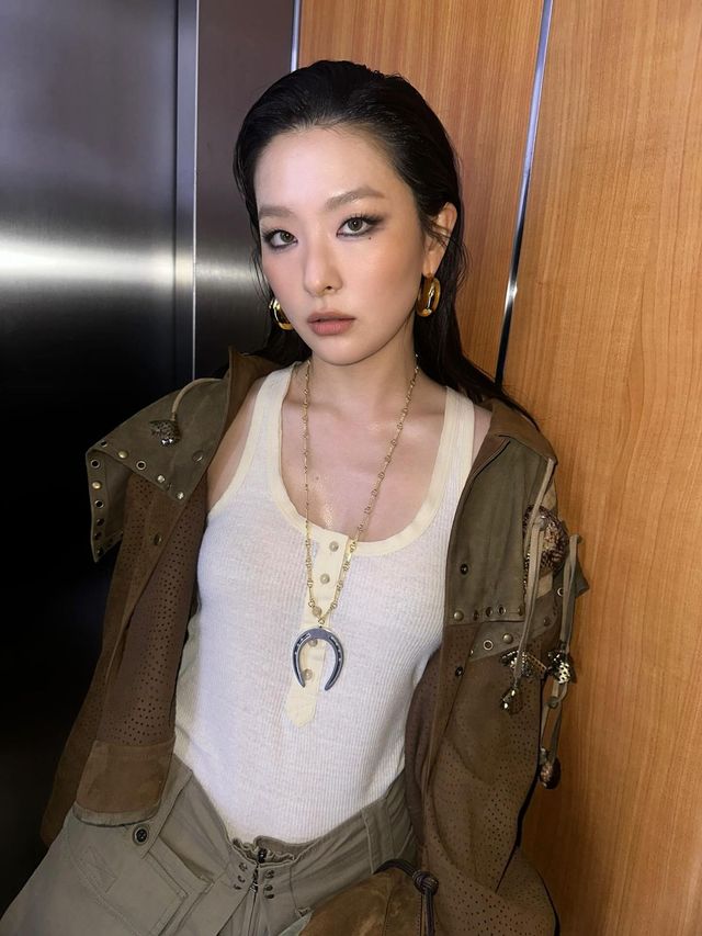 이자벨마랑 쇼에 참석한 레드벨벳 슬기 / 이미지 출처: 인스타그램 @hi_sseulgi