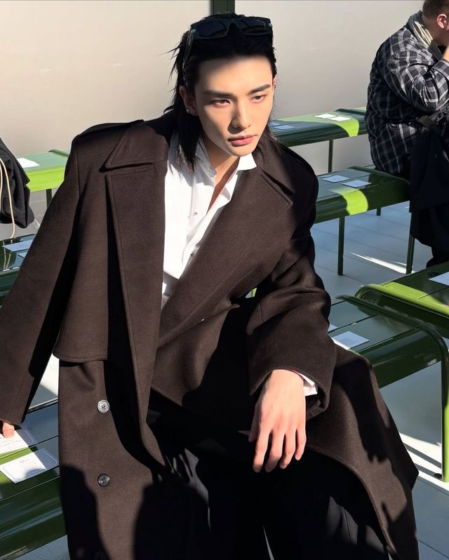 디올 쇼에 참석한 스트레이 키즈 현진 / 이미지 출처: 인스타그램 @hynjinnnn