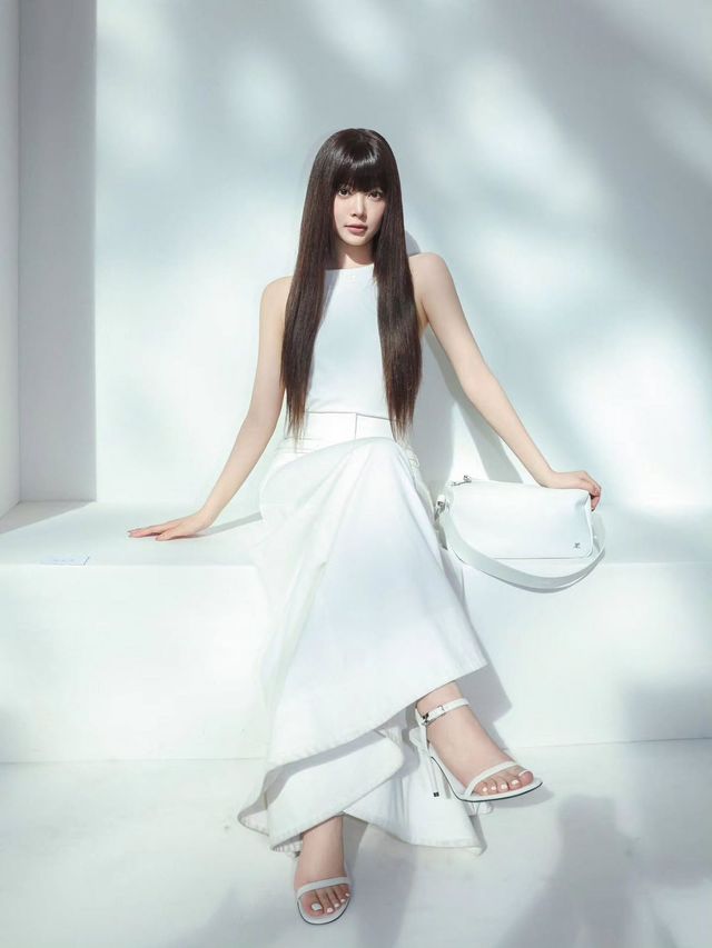 꾸레쥬 쇼에 참석한 르세라핌 은채 / 이미지 출처: 인스타그램 @hhh.e_c.v 