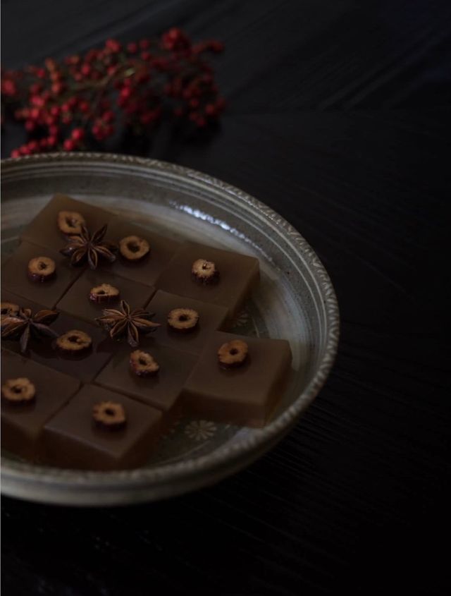 차와 곁들여 먹기 좋은 디저트도 있다. / 출처: 로해 인스타그램(@rohae.seoul)