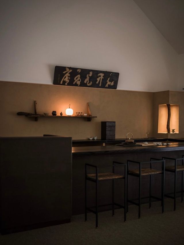 한국의 차 문화를 동시대적인 감각으로 풀어낸 찻집이다. / 출처: 로해 인스타그램(@rohae.seoul)