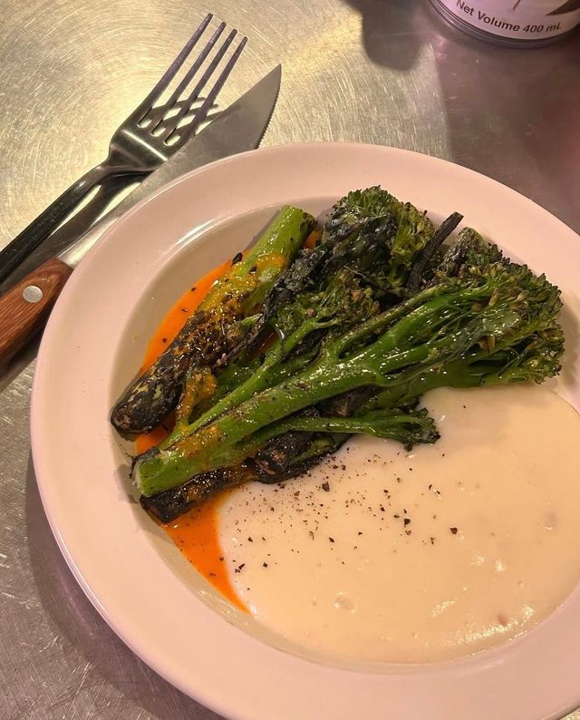 향이 강한 허브와 향신료, 채소로 예상 밖의 맛을 만들어낸다. / 출처: 호아 인스타그램(@hoa_mangwon)